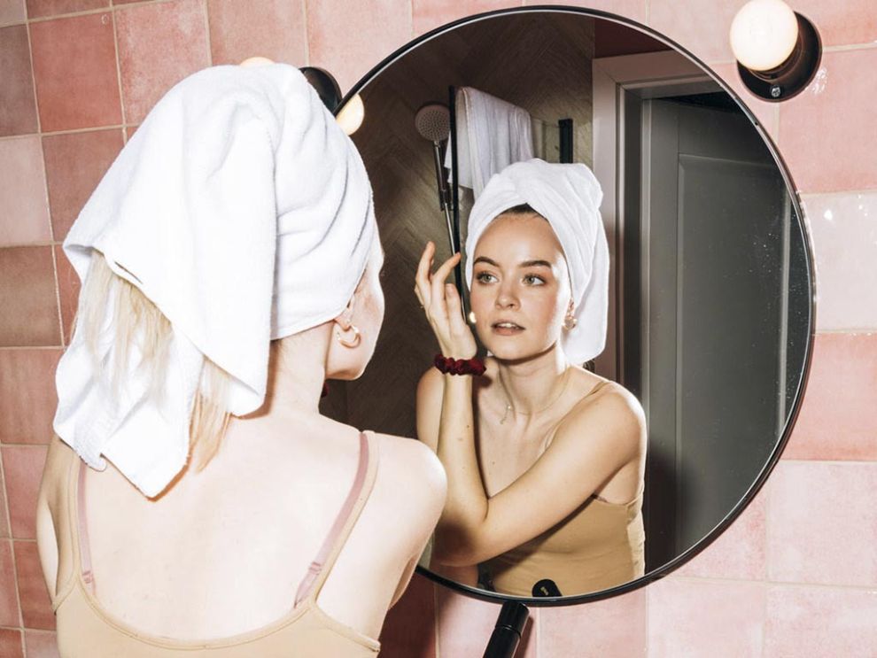 Limpiar bien la piel o envejecer antes: la mayoría de los problemas de piel vienen de aquí (y no, no es por el estrés)