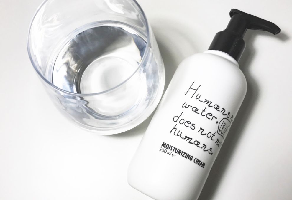 Somos agua. La importancia de hidratar tu piel a diario. 