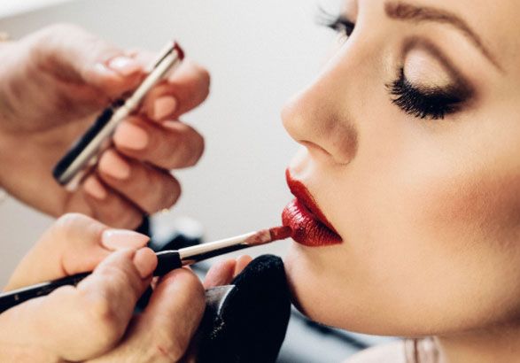 Trucos fáciles de maquillaje para las Fiestas 